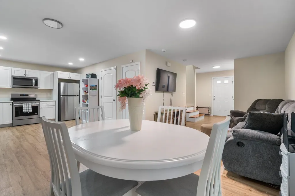 52 Ingalls Street Nashua NH 03060
