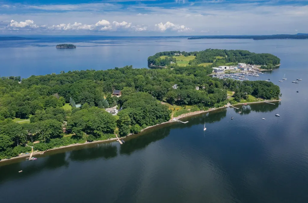 4064 Harbor Road Shelburne VT 05482