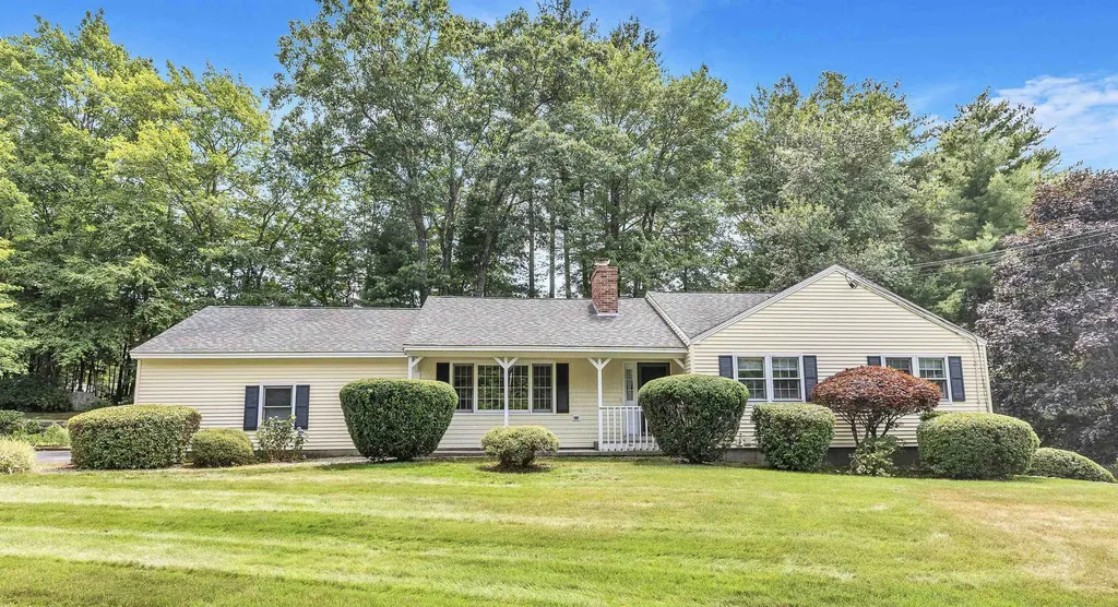 43 Castle Drive Hooksett NH 03106