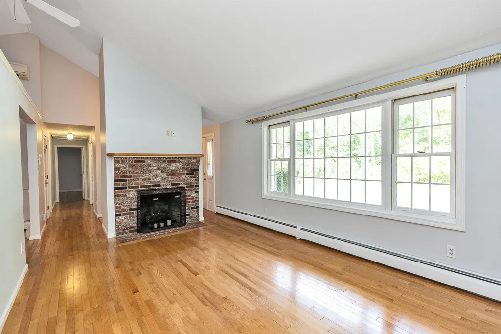 43 Castle Drive Hooksett NH 03106