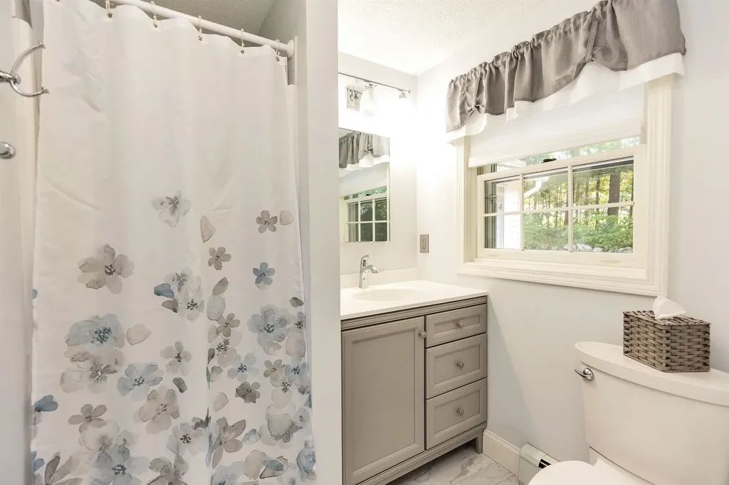 43 Castle Drive Hooksett NH 03106