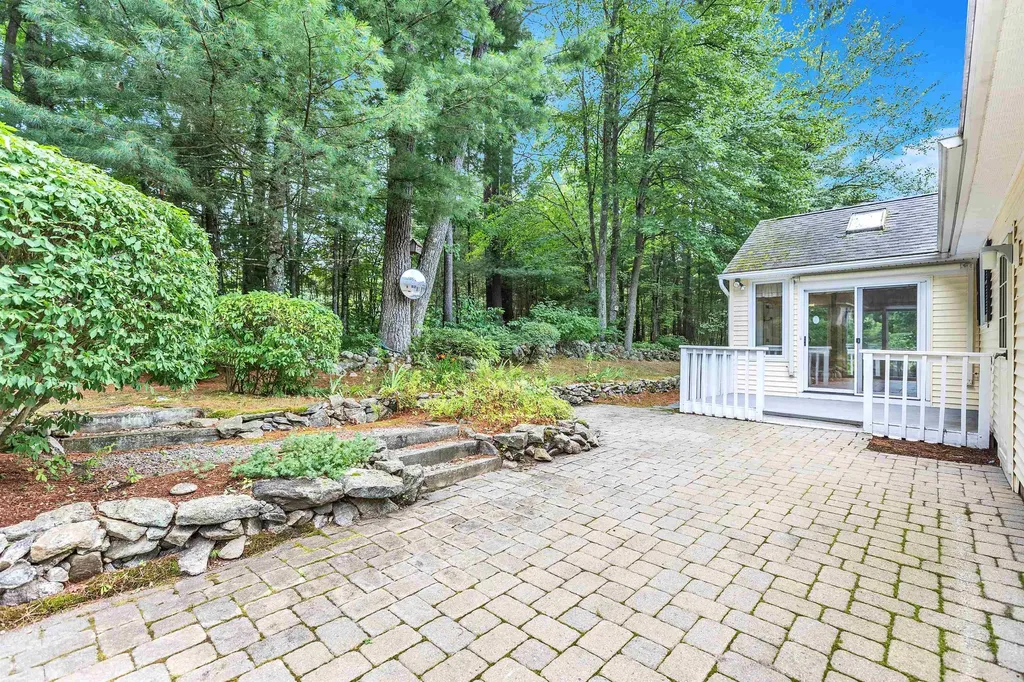 43 Castle Drive Hooksett NH 03106