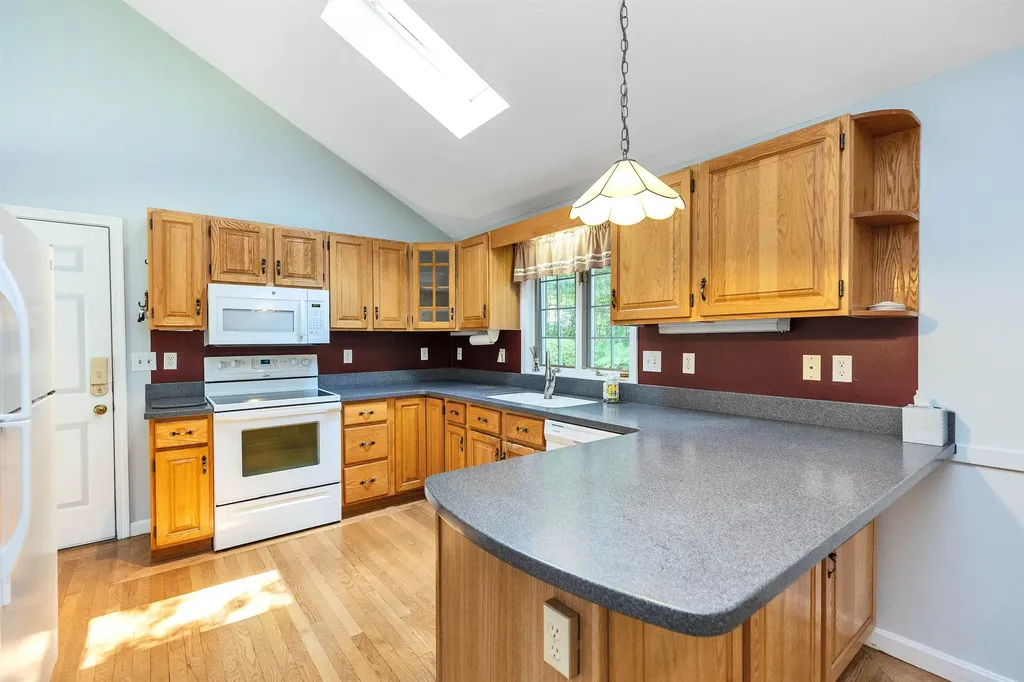 43 Castle Drive Hooksett NH 03106