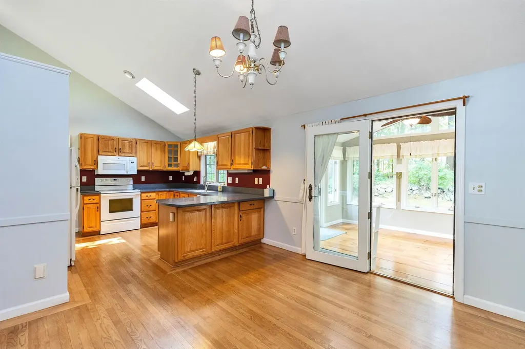 43 Castle Drive Hooksett NH 03106