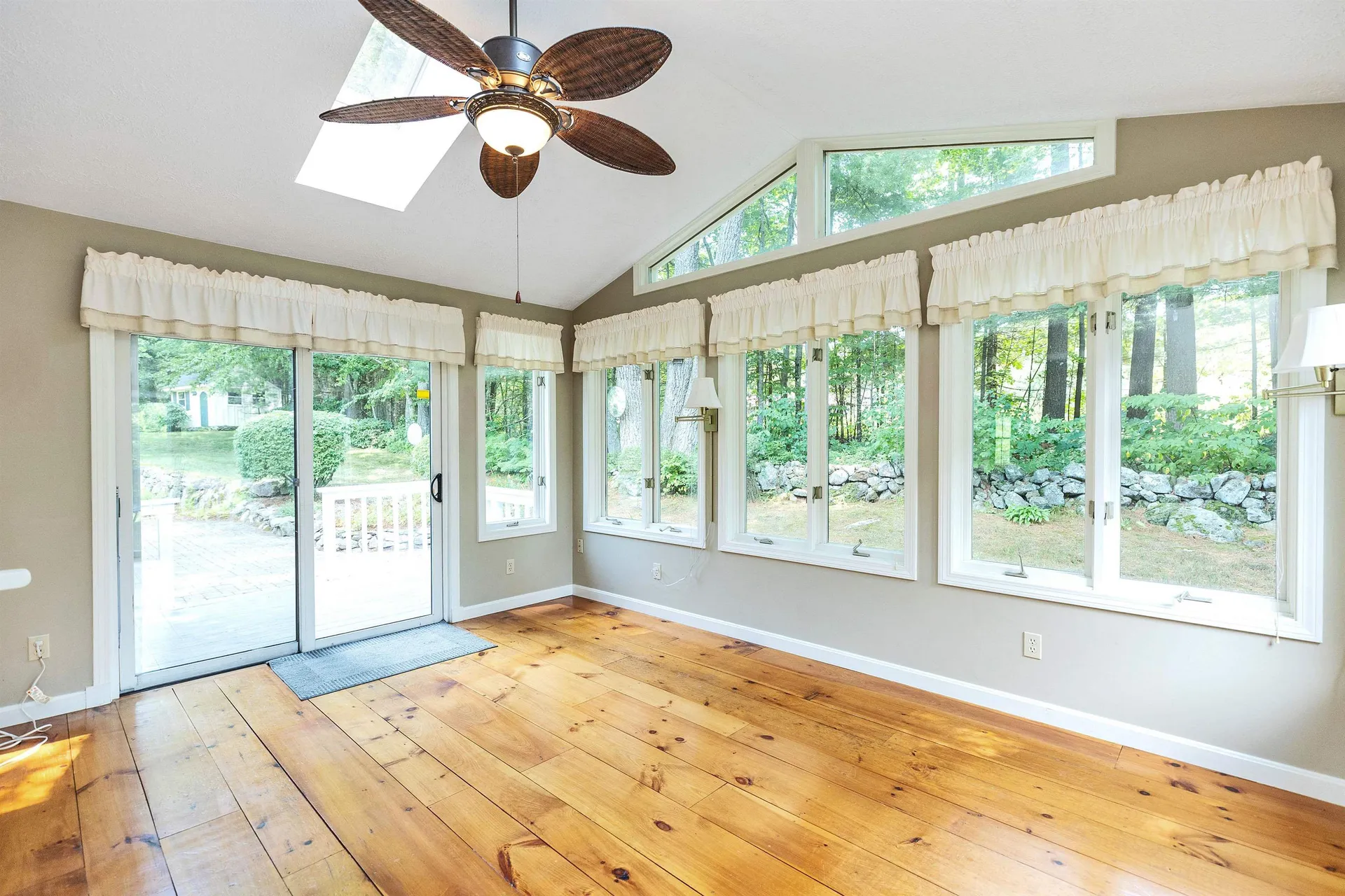 43 Castle Drive Hooksett NH 03106
