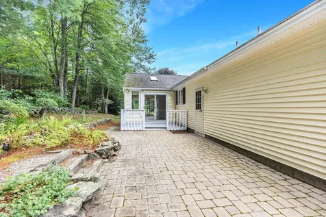 43 Castle Drive Hooksett NH 03106
