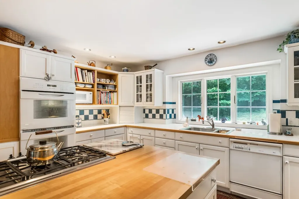 2 Highwood Way Grantham NH 03753