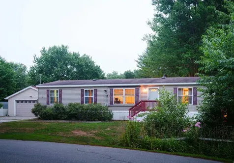 2 Twins Road Raymond NH 03077