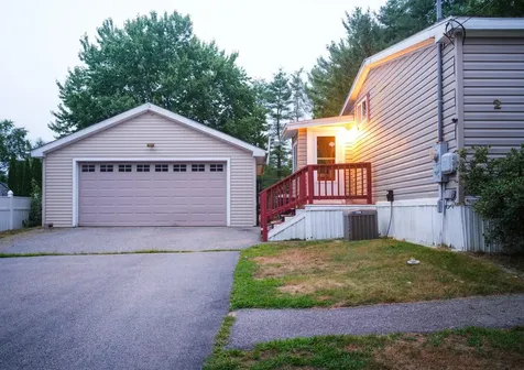 2 Twins Road Raymond NH 03077