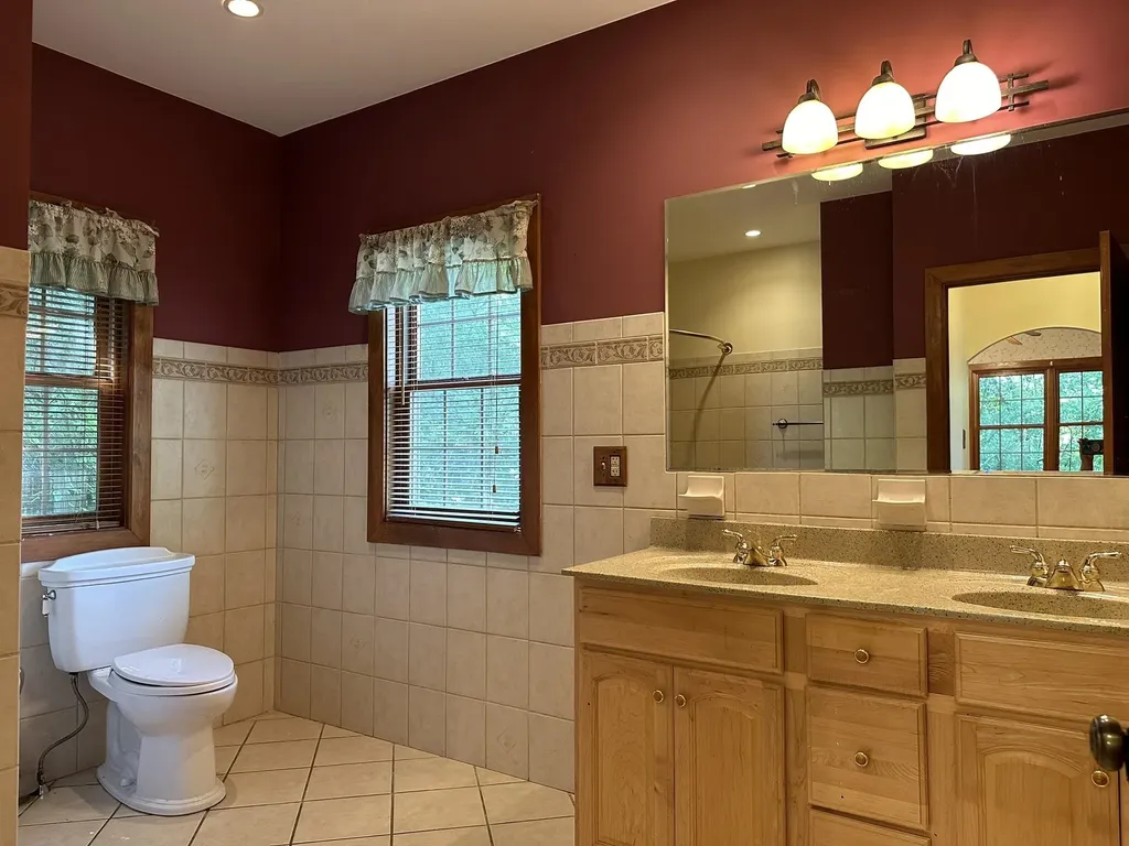 2389 Vt Route 14 Woodbury VT 05681