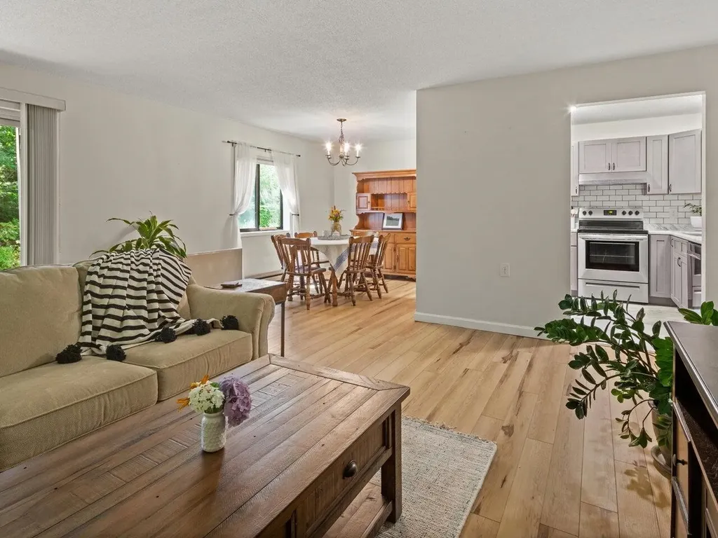 67 Hawthorne Circle South Burlington VT 05403