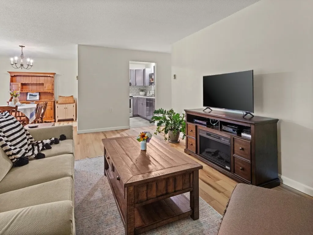 67 Hawthorne Circle South Burlington VT 05403