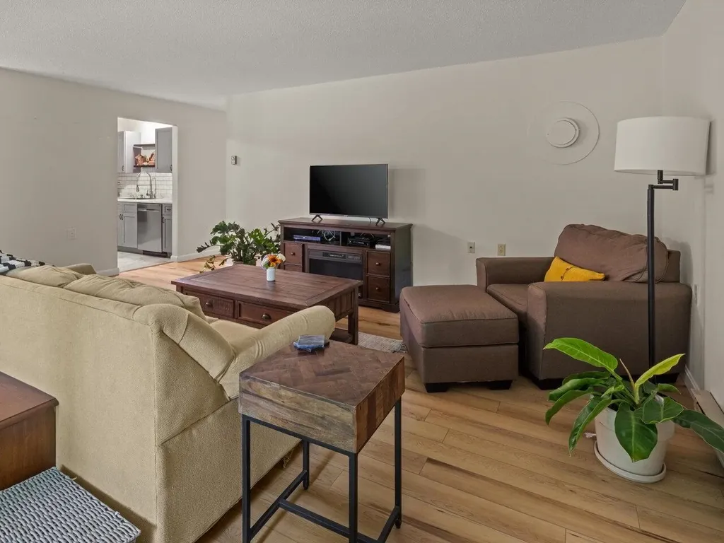 67 Hawthorne Circle South Burlington VT 05403
