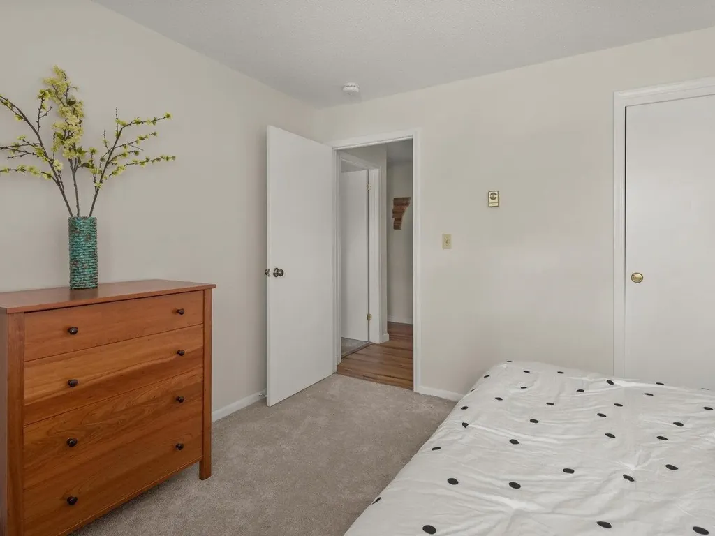 67 Hawthorne Circle South Burlington VT 05403