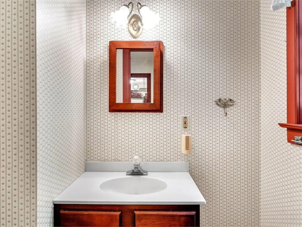 689 Vt Route 30s Poultney VT 05764