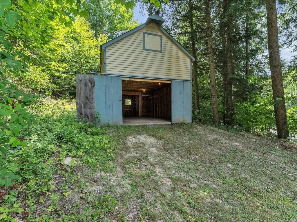 689 Vt Route 30s Poultney VT 05764