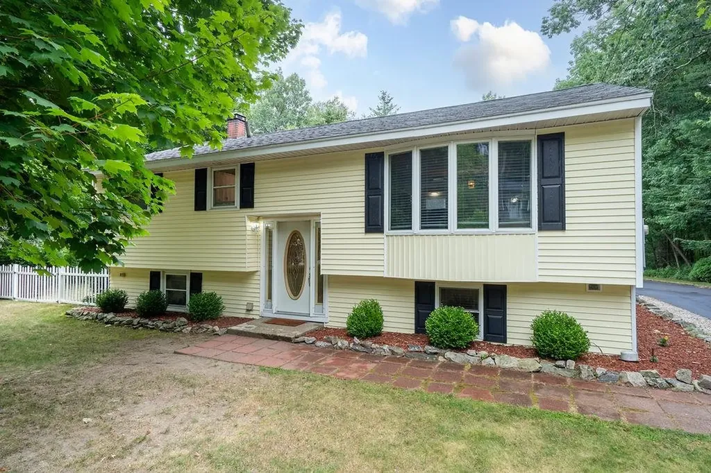 44 Fairway Drive Merrimack NH 03054