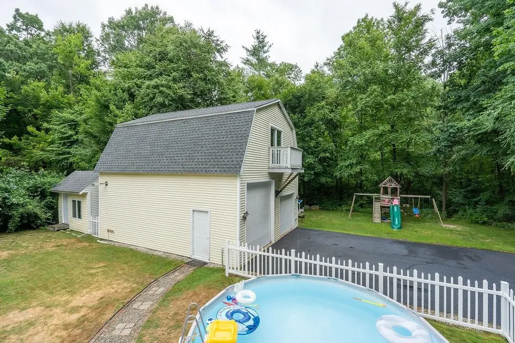 44 Fairway Drive Merrimack NH 03054
