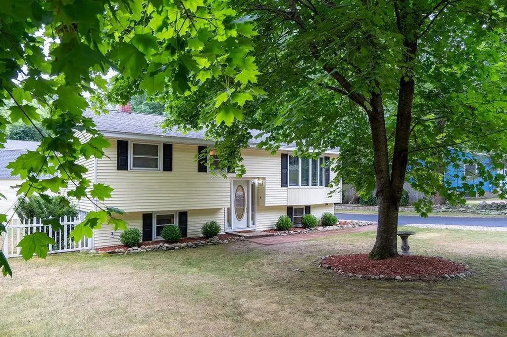 44 Fairway Drive Merrimack NH 03054
