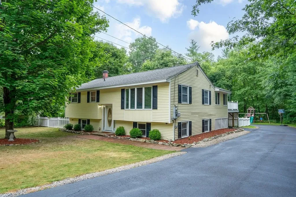 44 Fairway Drive Merrimack NH 03054