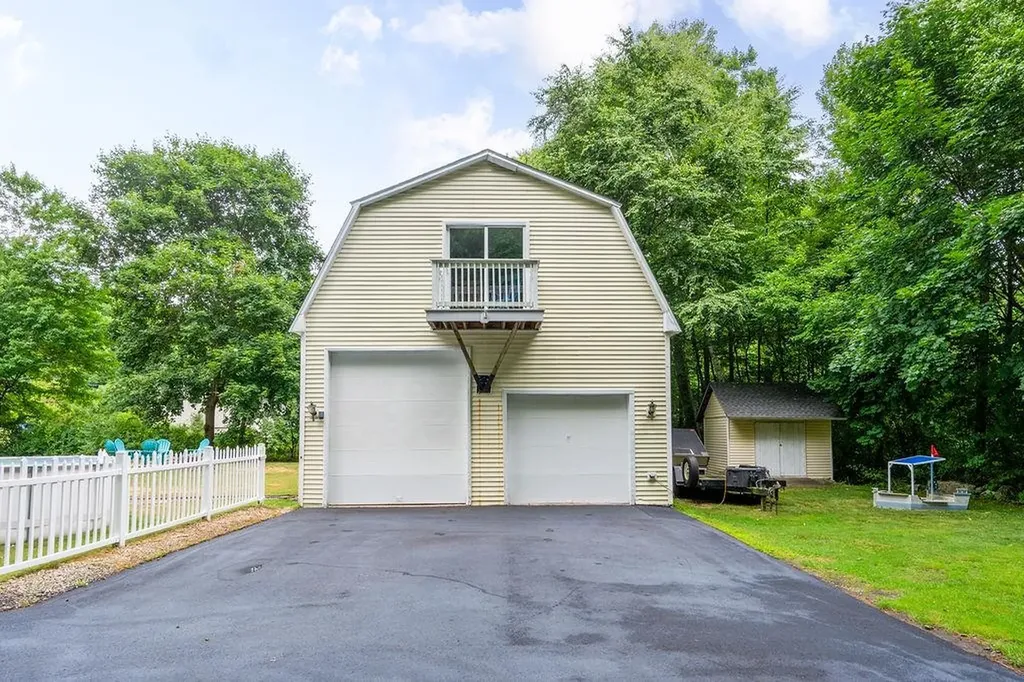 44 Fairway Drive Merrimack NH 03054