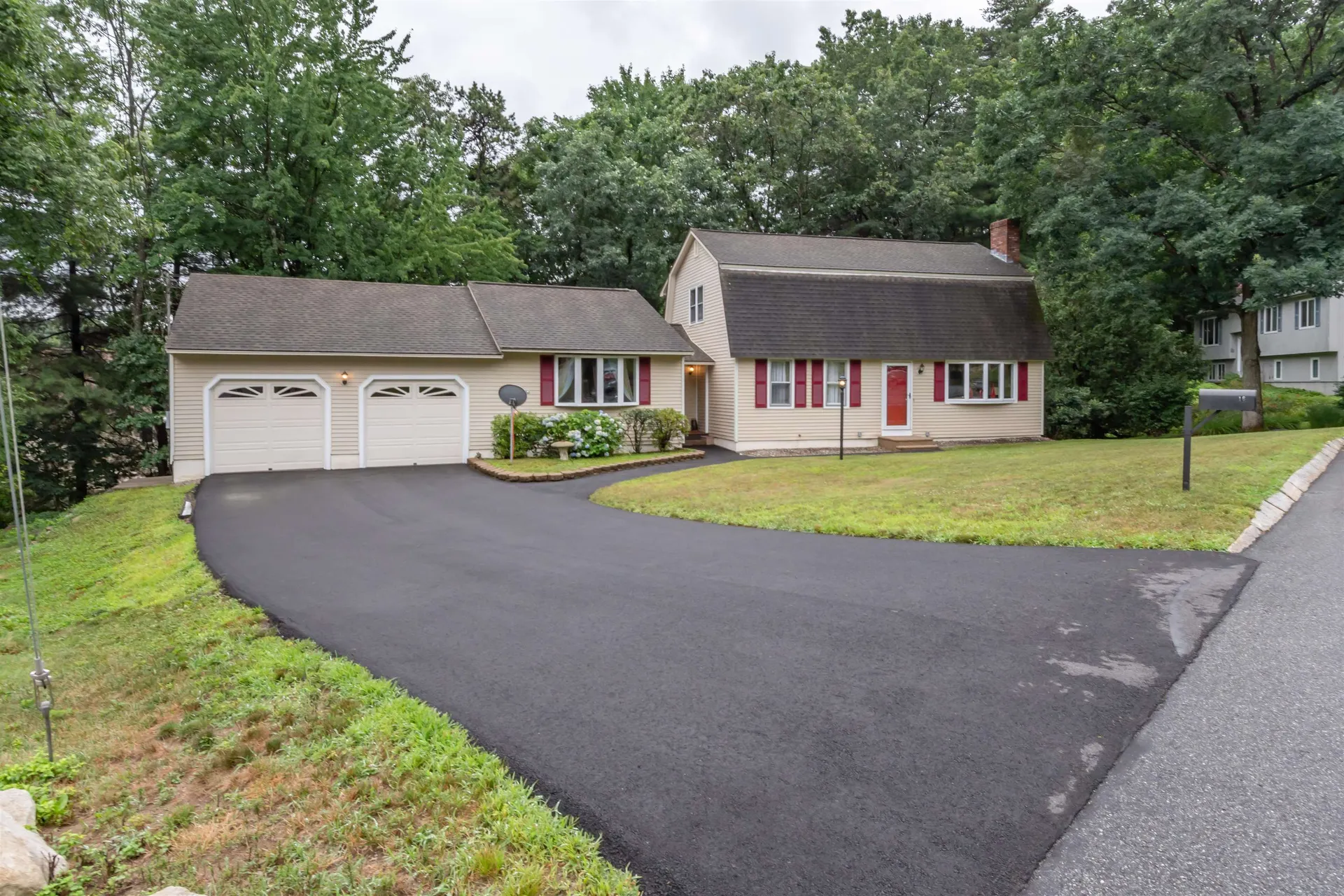 16 Blueberry Lane Nashua NH 03062