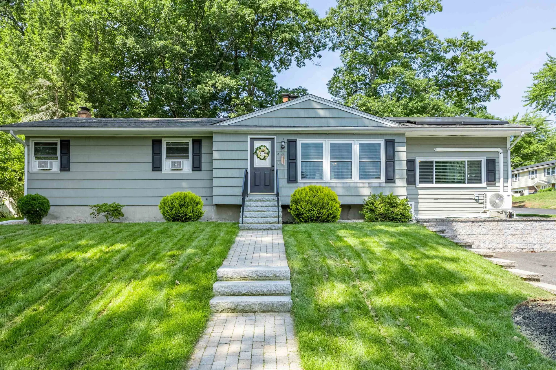 4 Epping Street Nashua NH 03063