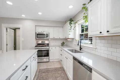 73 1/2 Marshall Street Nashua NH 03060