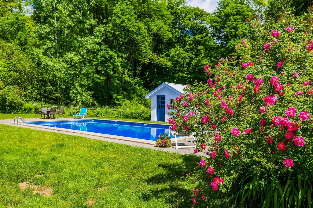 3223 County Road Windsor VT 05089