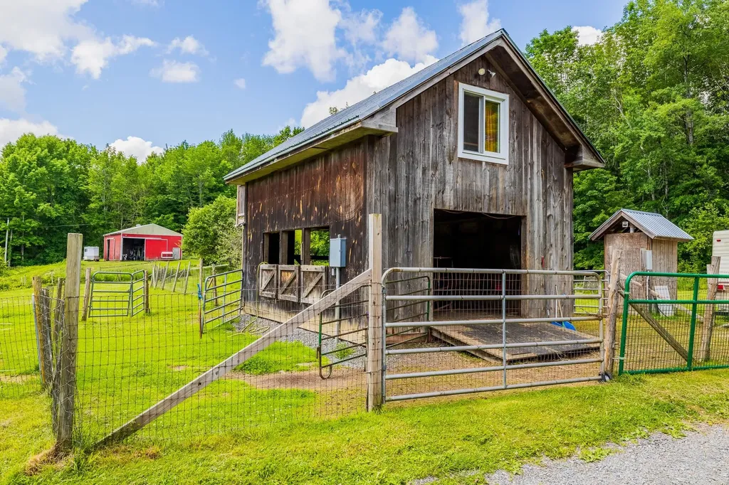 3223 County Road Windsor VT 05089