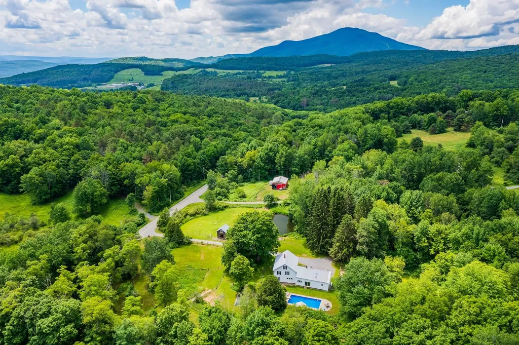 3223 County Road Windsor VT 05089