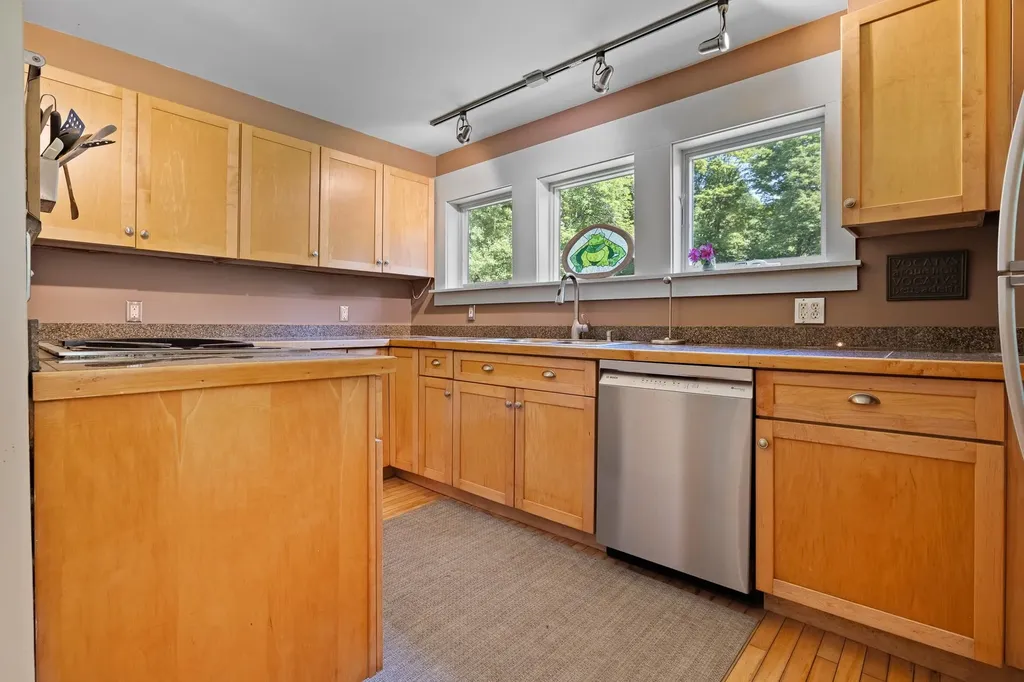 3223 County Road Windsor VT 05089