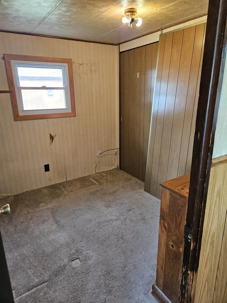16 Madison Place Claremont NH 03743