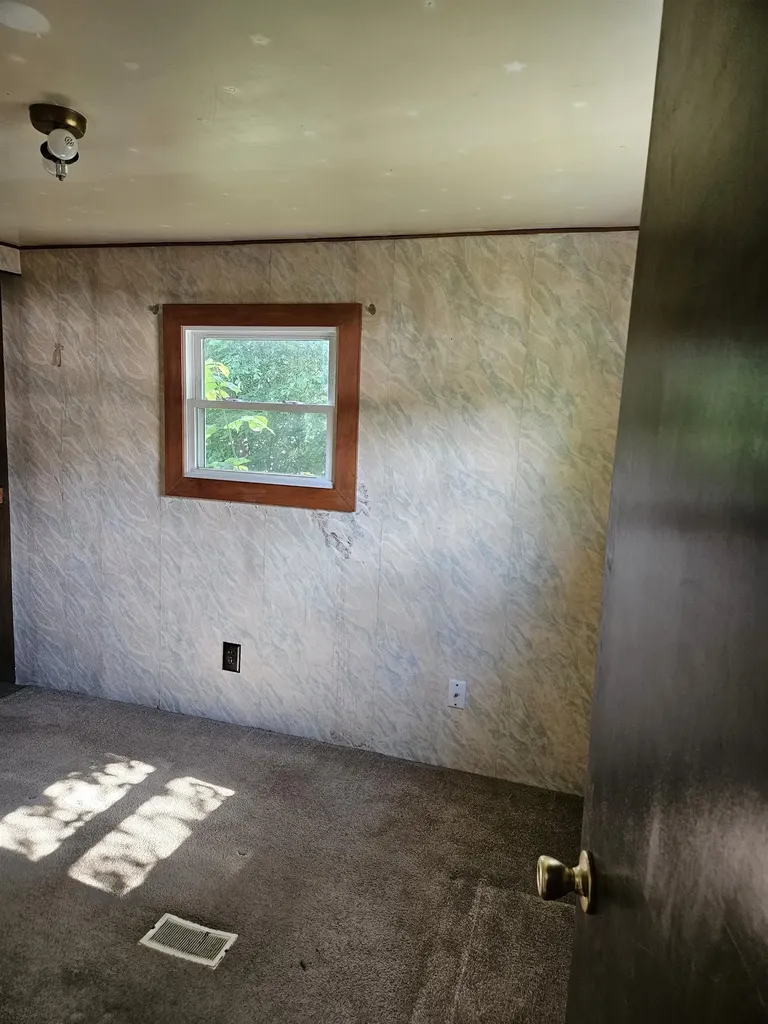 16 Madison Place Claremont NH 03743