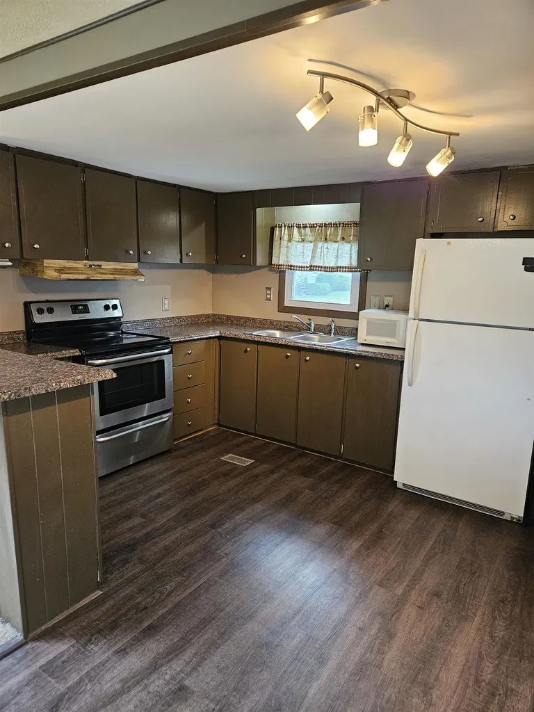 16 Madison Place Claremont NH 03743