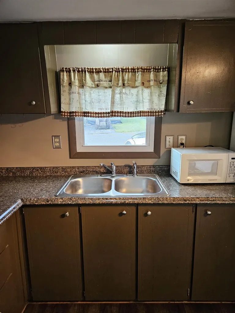 16 Madison Place Claremont NH 03743