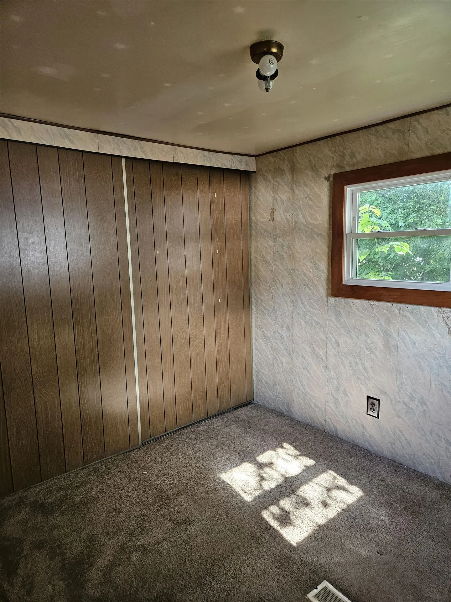 16 Madison Place Claremont NH 03743