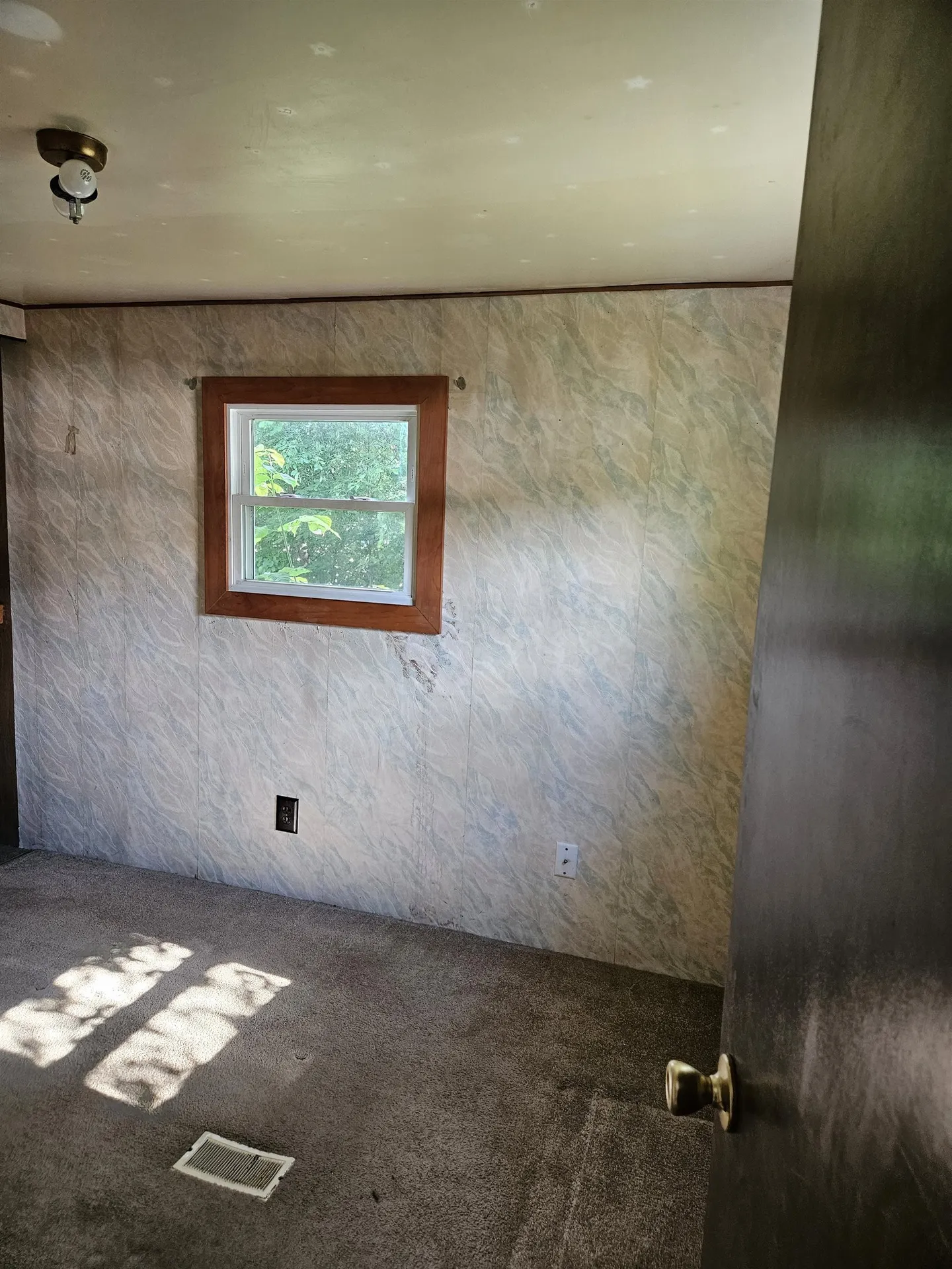 16 Madison Place Claremont NH 03743