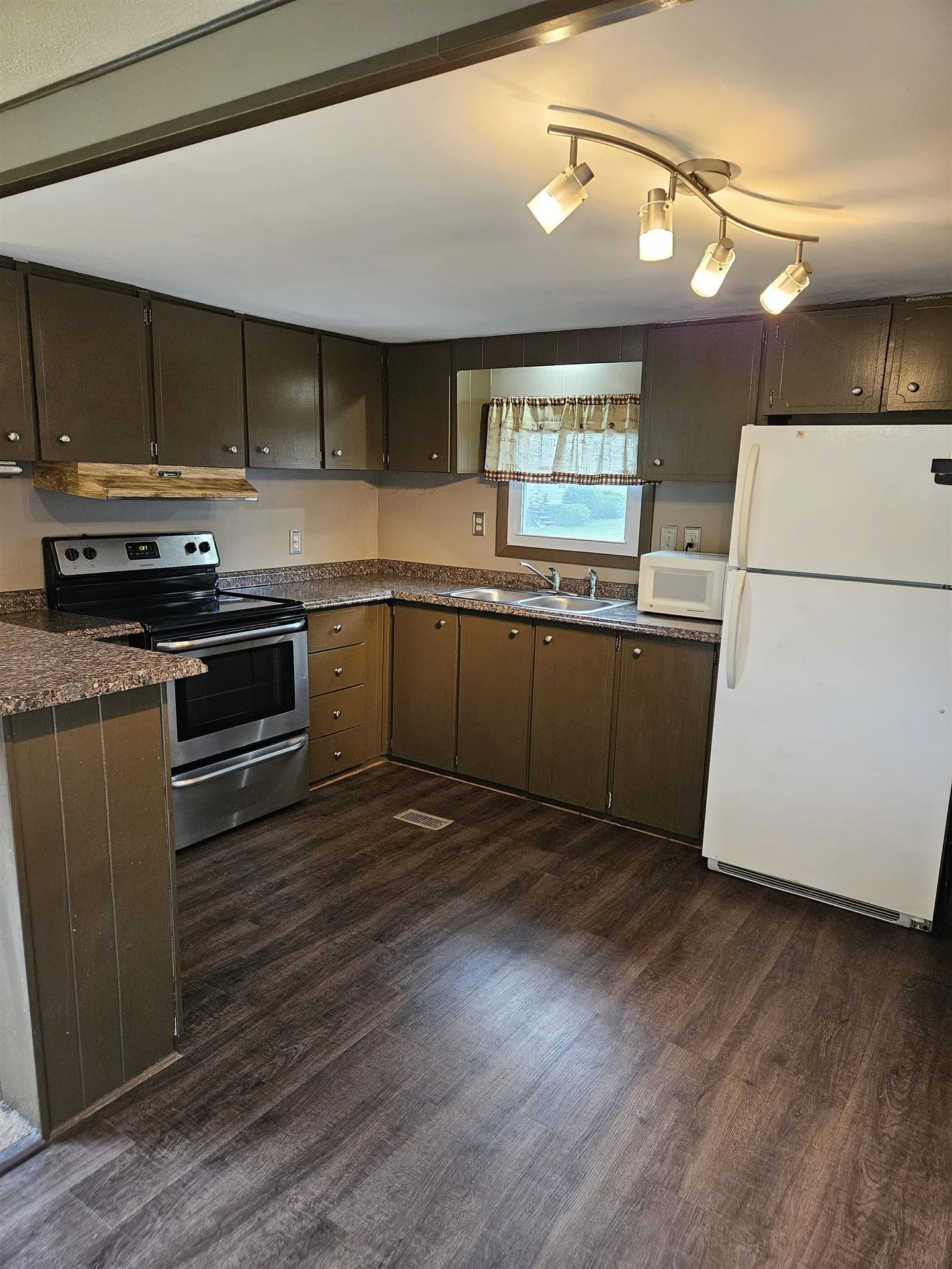 16 Madison Place Claremont NH 03743