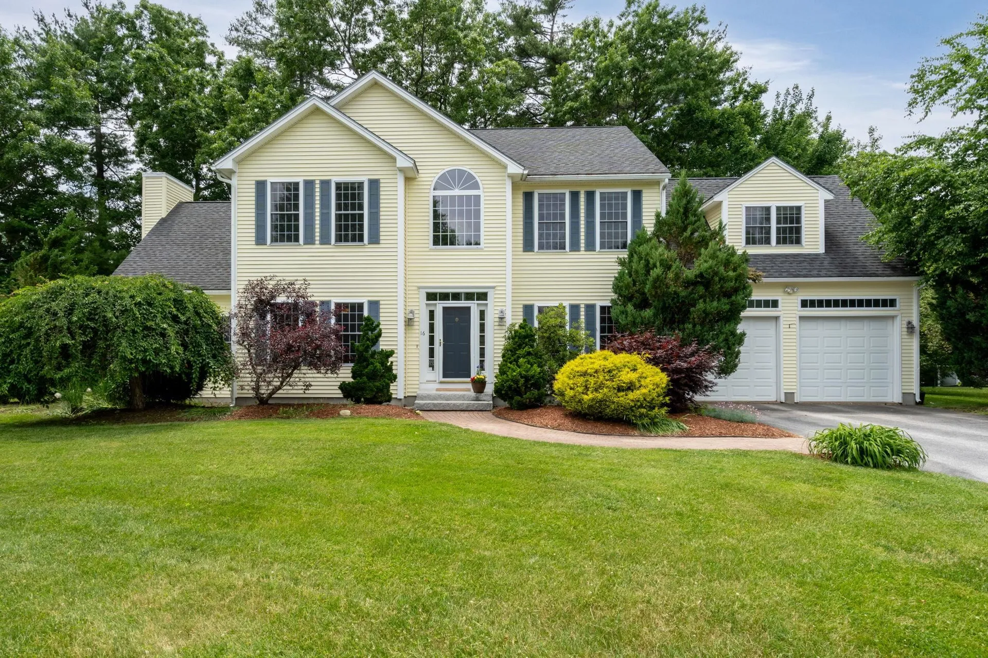 16 Stirling Avenue Hooksett NH 03106