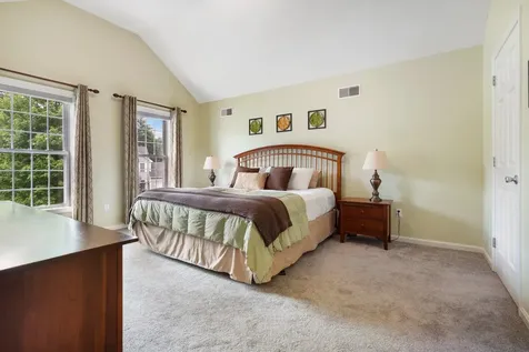 16 Stirling Avenue Hooksett NH 03106