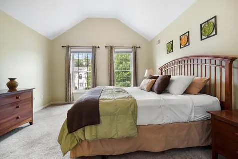 16 Stirling Avenue Hooksett NH 03106