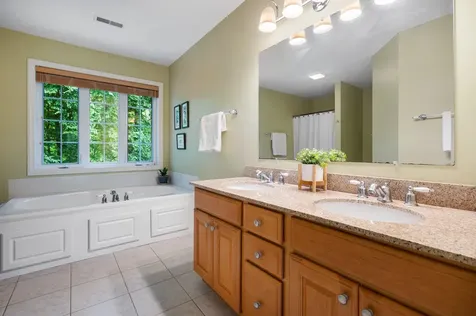 16 Stirling Avenue Hooksett NH 03106