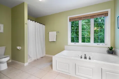 16 Stirling Avenue Hooksett NH 03106