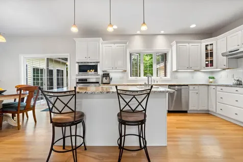 16 Stirling Avenue Hooksett NH 03106