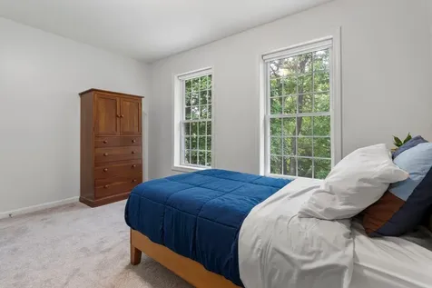 16 Stirling Avenue Hooksett NH 03106