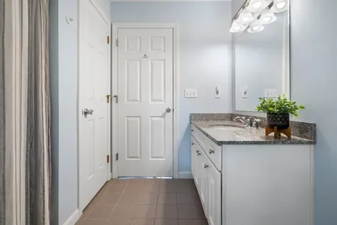 16 Stirling Avenue Hooksett NH 03106