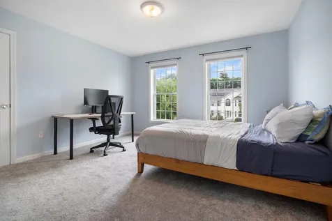 16 Stirling Avenue Hooksett NH 03106