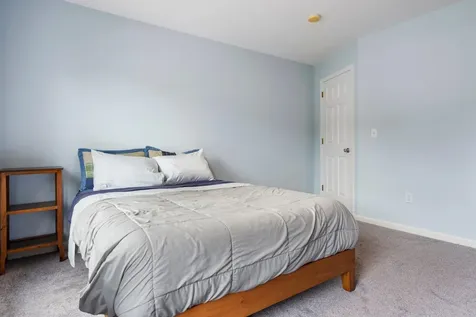 16 Stirling Avenue Hooksett NH 03106