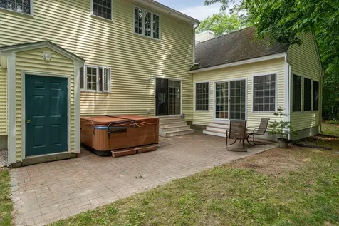 16 Stirling Avenue Hooksett NH 03106